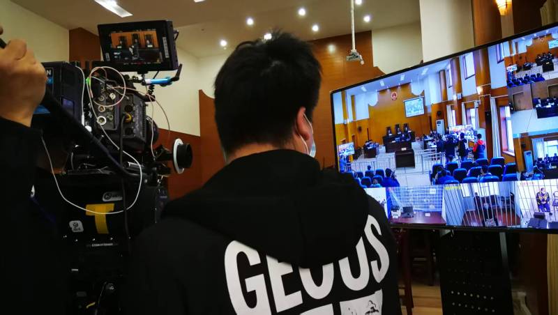 AI生成VS人工创意——赤水市广告片拍摄公司的技术浪漫主义实践